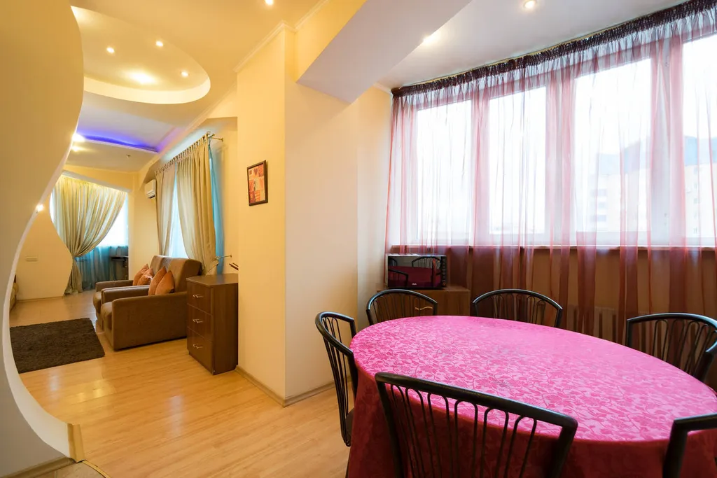 2 комнатная квартира в центре Алматы, рядом с ТРЦ Forum