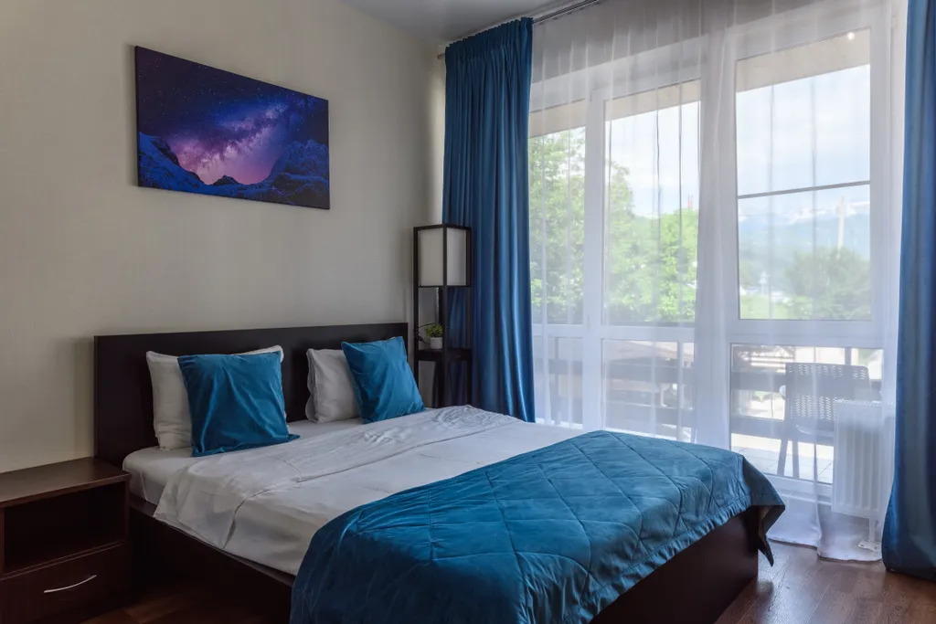 Улучшенная студия, ваша личная сцена с горными декорациями