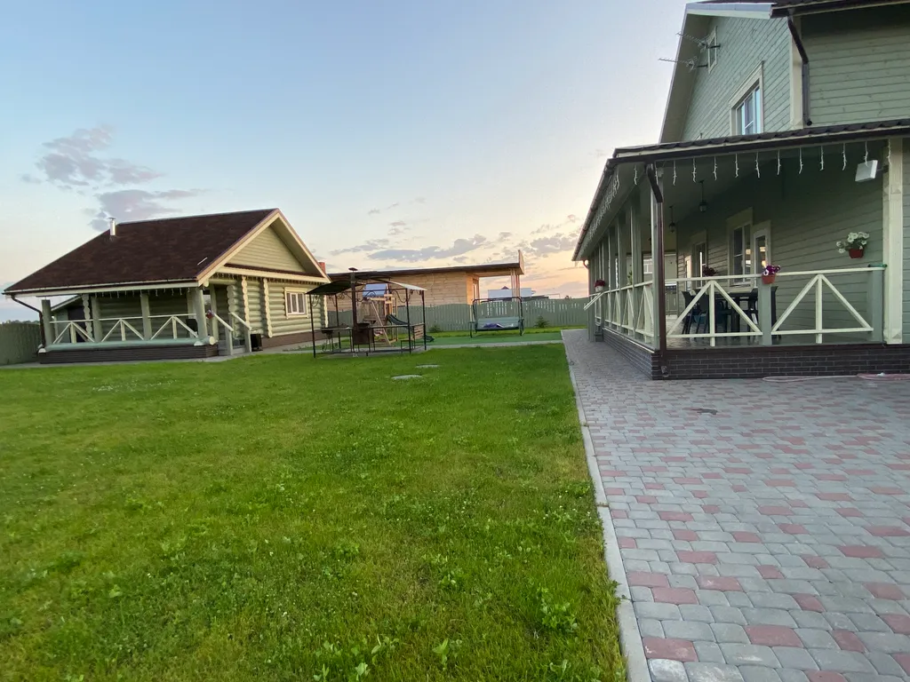 Уютный дом с большой верандой