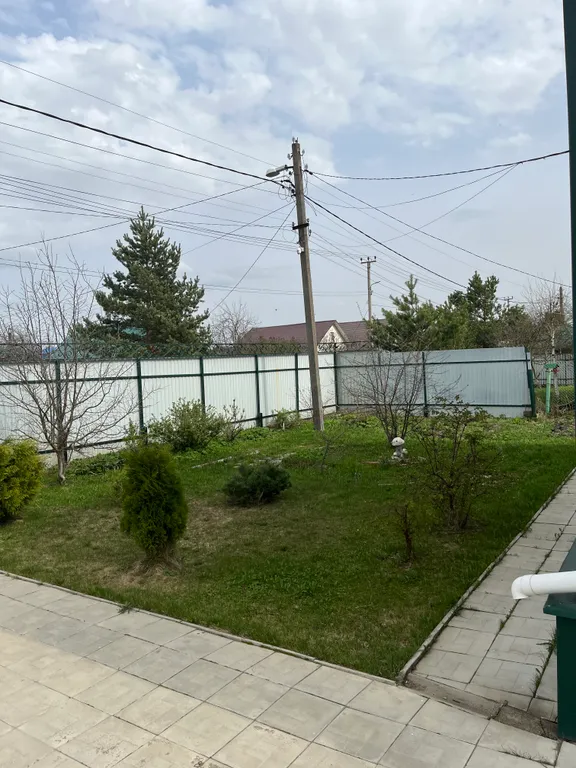 Уютный дом с беседкой в черте города