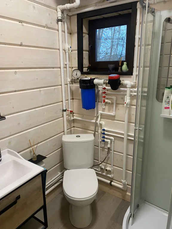 Дом в окружении заповедного леса у подножия горы Варамяки