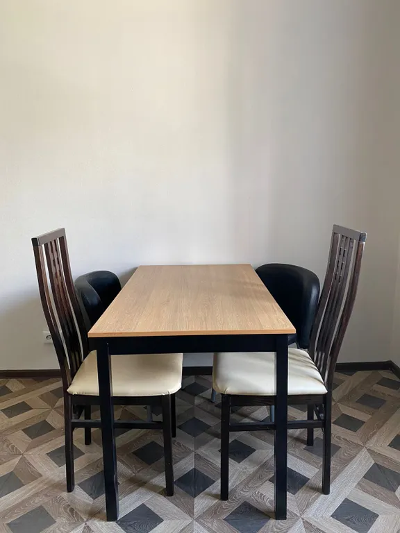 2 комнатная квартира на 1 этаже в самом центре Якутска