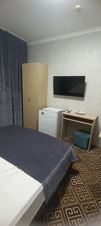 Трёхместный номер с удобствами и балконом