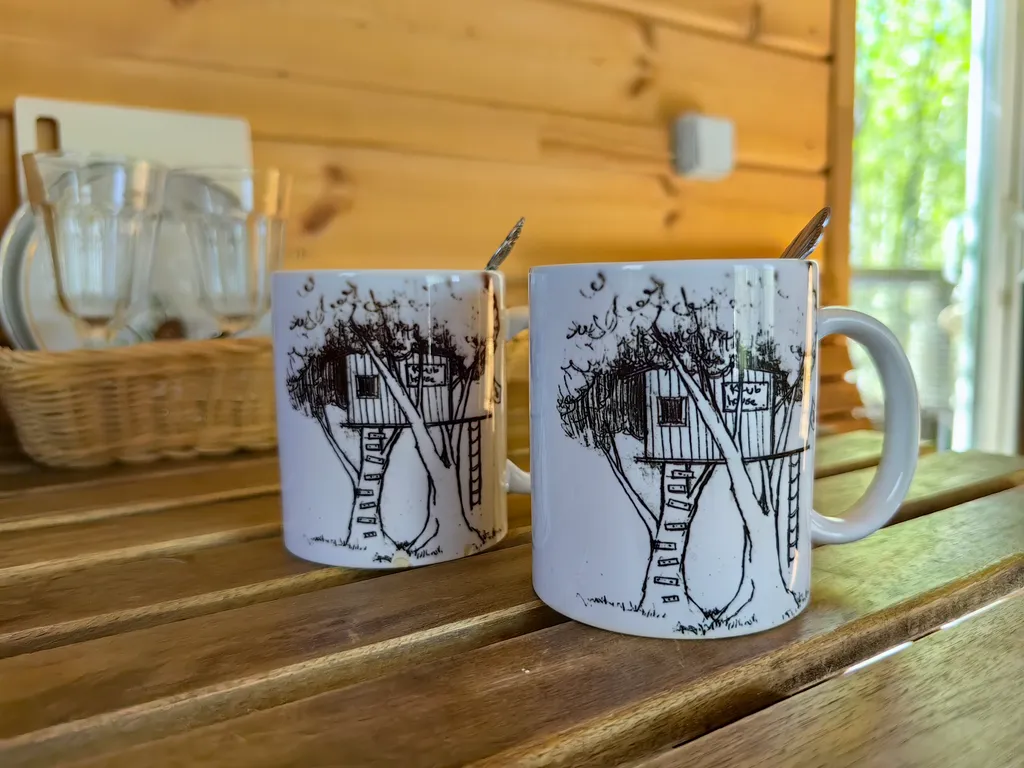 Коттедж Дом на дереве с окном на полу — Веськово