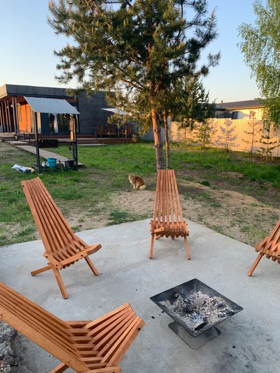 Уютный дом на самом берегу реки