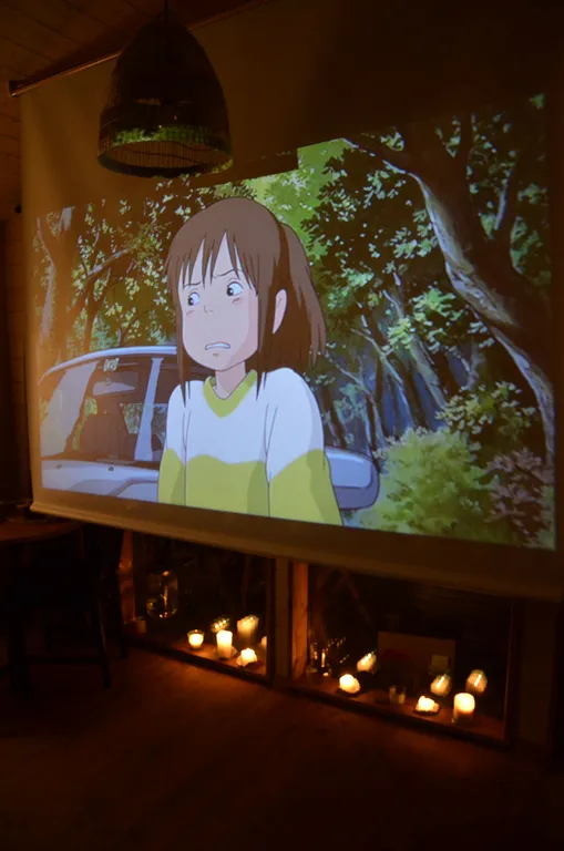 Дом на краю леса с видом на горы