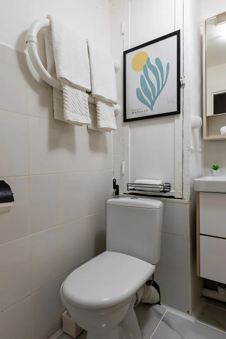 Ванная комната с белоснежными полотенцами