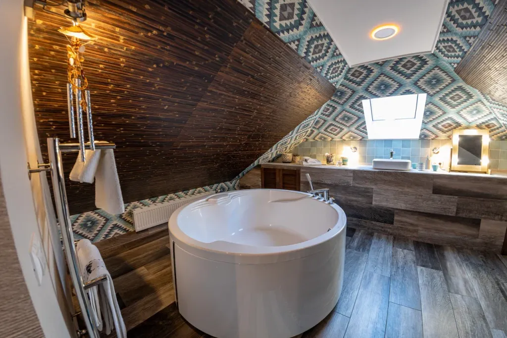 Вилла дзен с ванной спа и террасой с видом на сад