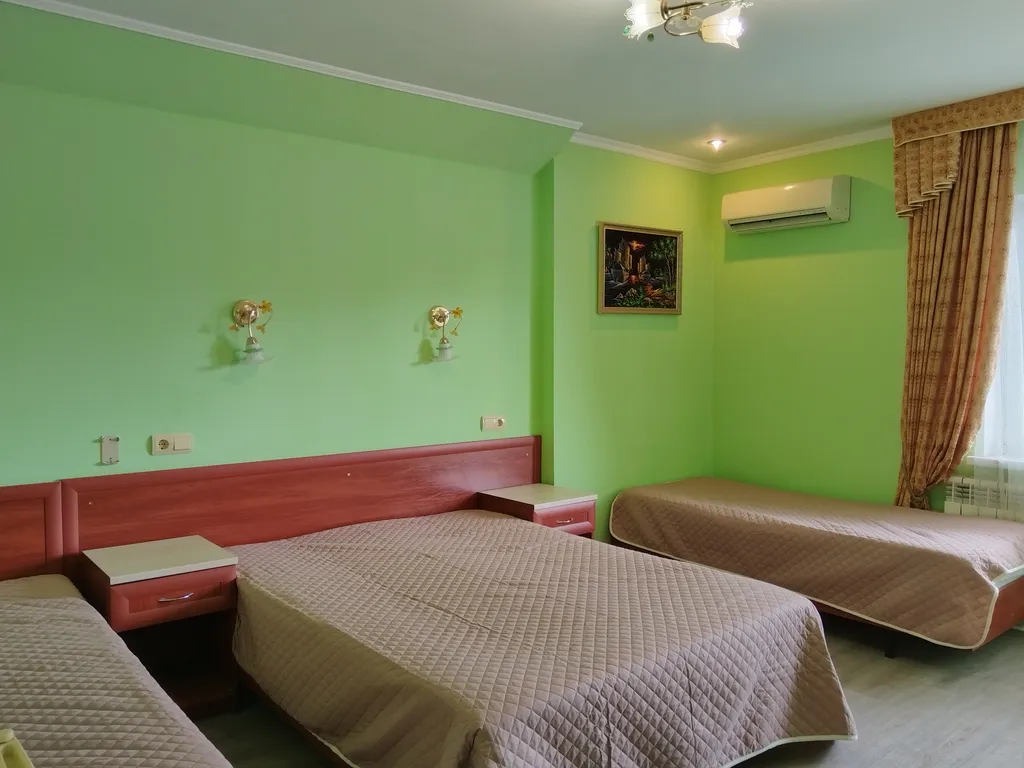 Квартира Квартира Четырехместный номер в гостевом доме Легенда с бассейном. — Анапа