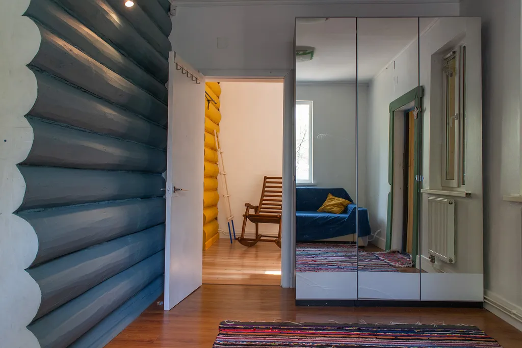 Дом в соснах