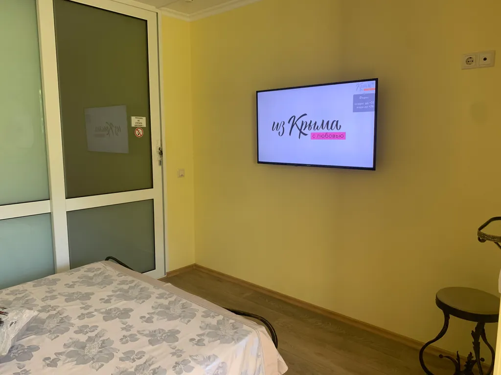 Двухместная комната с видом на горы и сквер