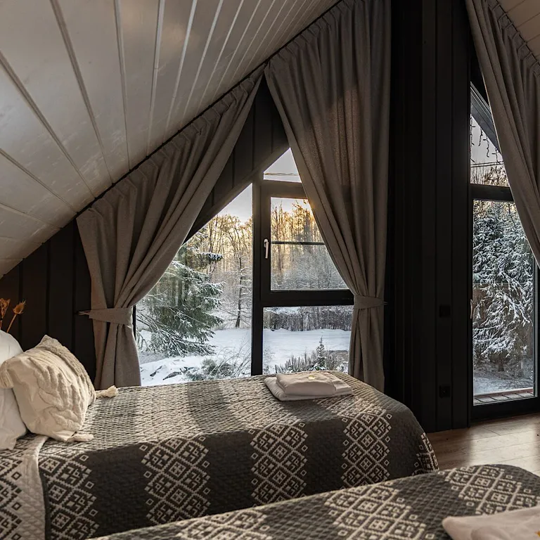 Коттедж Двухэтажный барнхаус на озере с видом на лес — Мичуринское