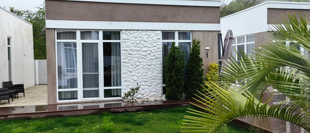 Шикарный коттедж с подогреваемым бассейном, сауной и зоной барбекю