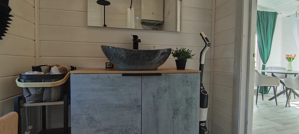 Домик у реки: банный чан, костёр, беседка с мангалом