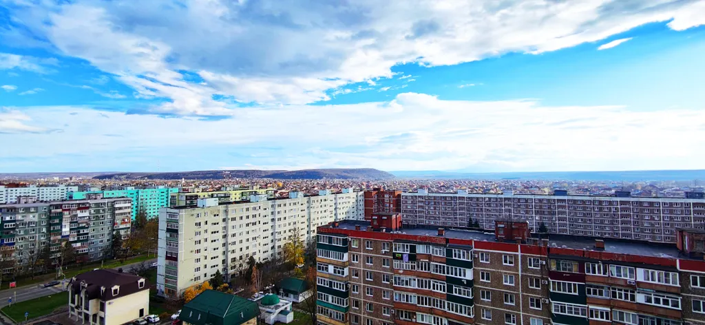 Квартира с балконом и видом на горы