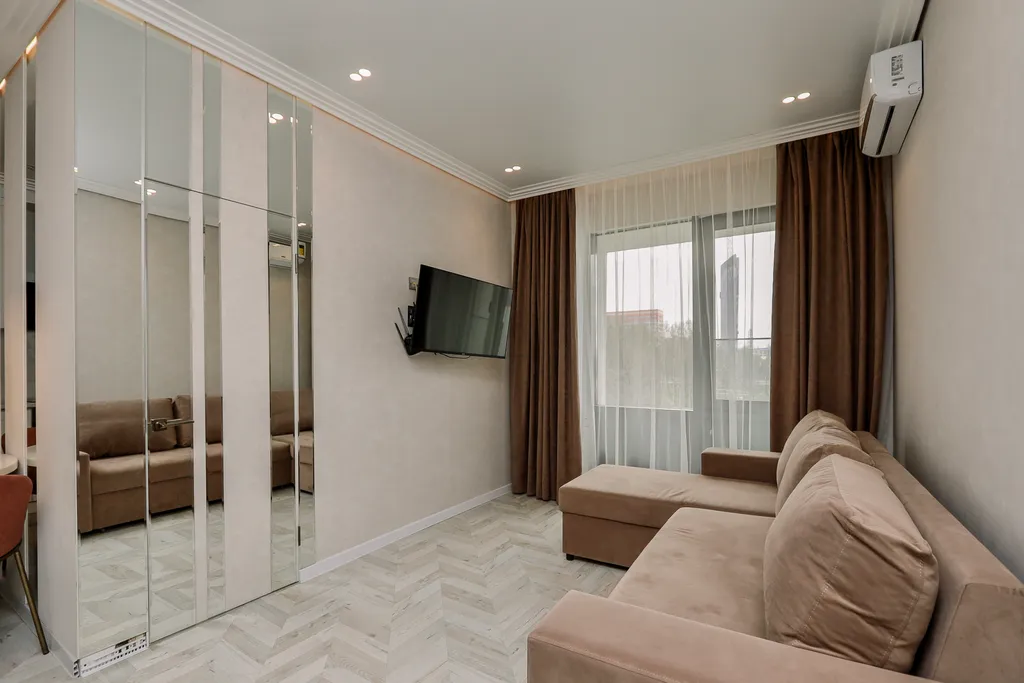 Апартаменты с видом на пруд и историческую часть города