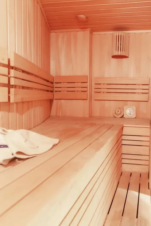 Дом с бассейном и сауной