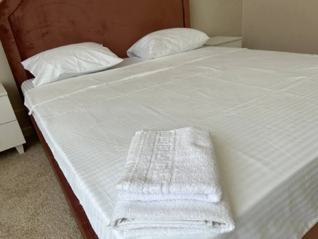 Делюкс плюс двуспальная кровать и диван