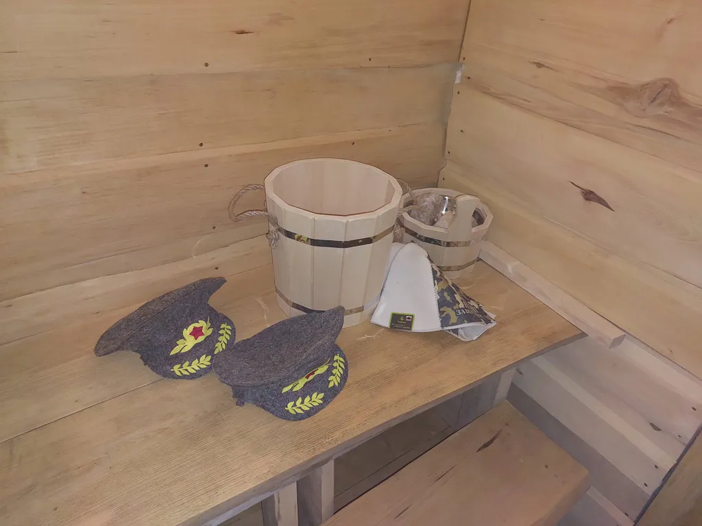 Коттедж с гостиной и столовой