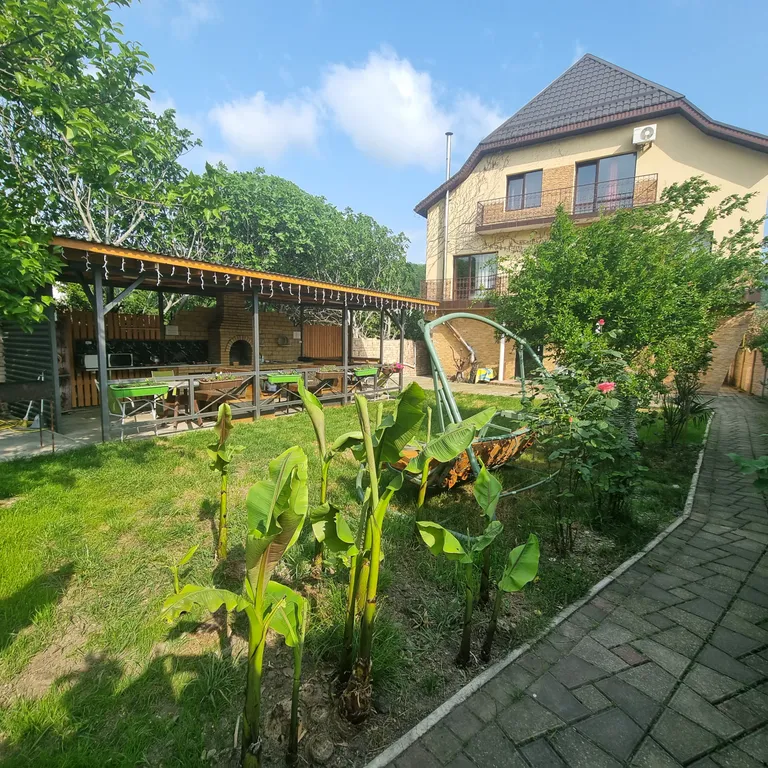 Эконом номер с мансар окнами и своей ванной под ключом напротив номера