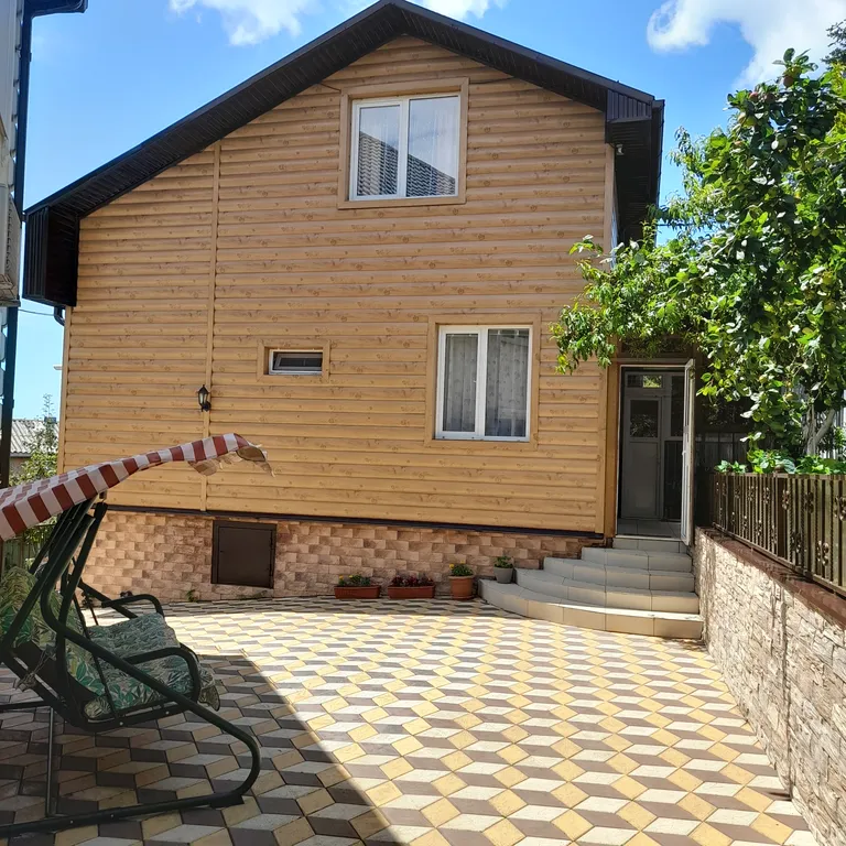 Отдельностоящий двухэтажный дом