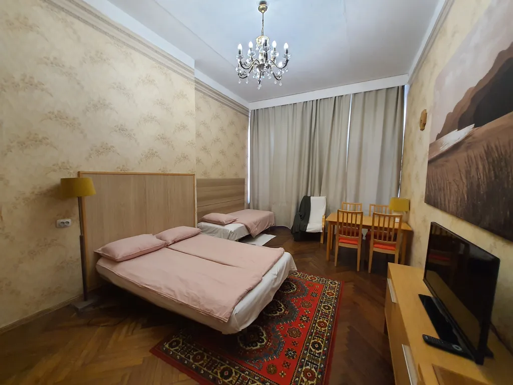 Квартира Квартира в 1 минуте от Невского проспекта, 2 спальни и вид на крыши — Санкт-Петербург