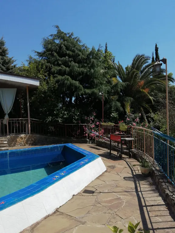 Дом-замок на море