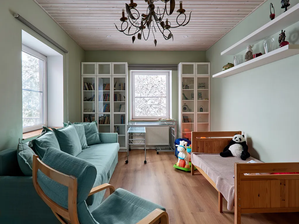 Красивый коттедж у озера для семьи в 20 минутах от города