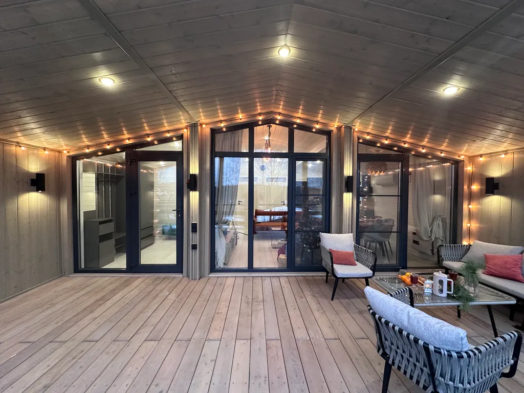 Дом в облаках у леса