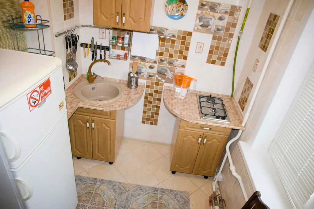 Однокомнатная с зеленым диваном и теплым полом