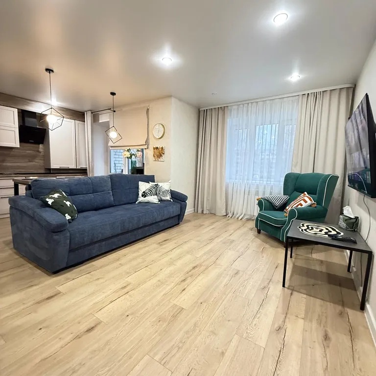 Уютнaя, солнечная квaртира в новoм домe, рядом с ФОК