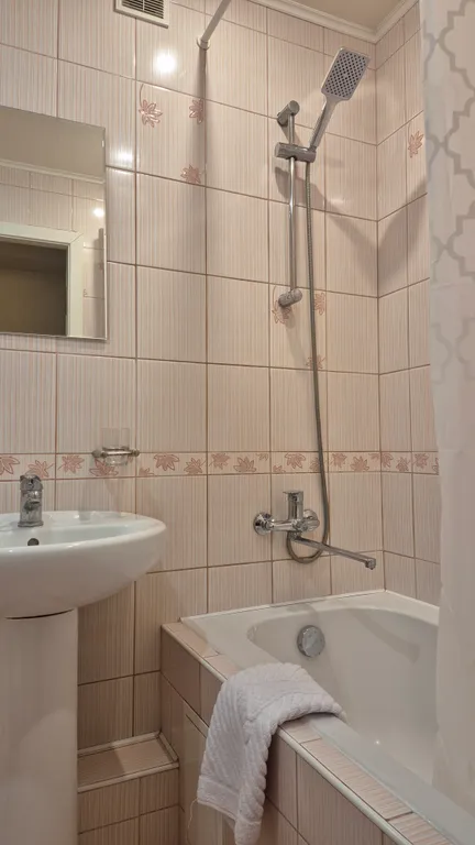 Уютная двушка с отдельными спальнями, недалеко от центра