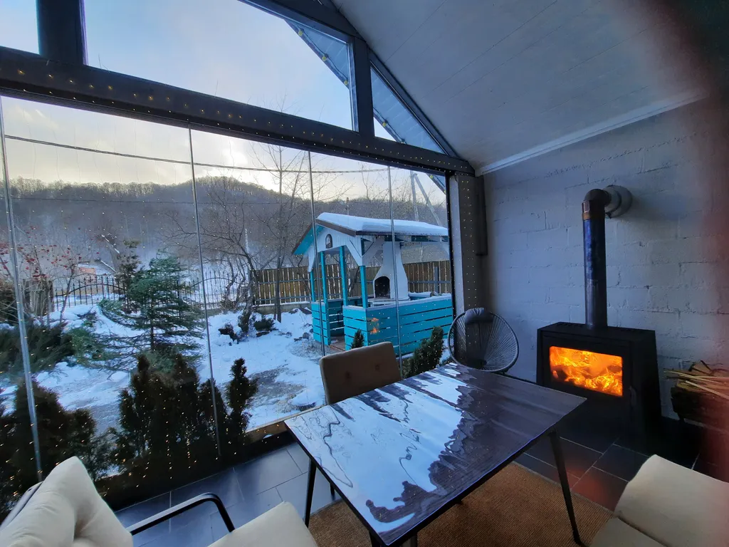 Милый домик в стиле прованс с камином, горячей купелью, баней, бассейном