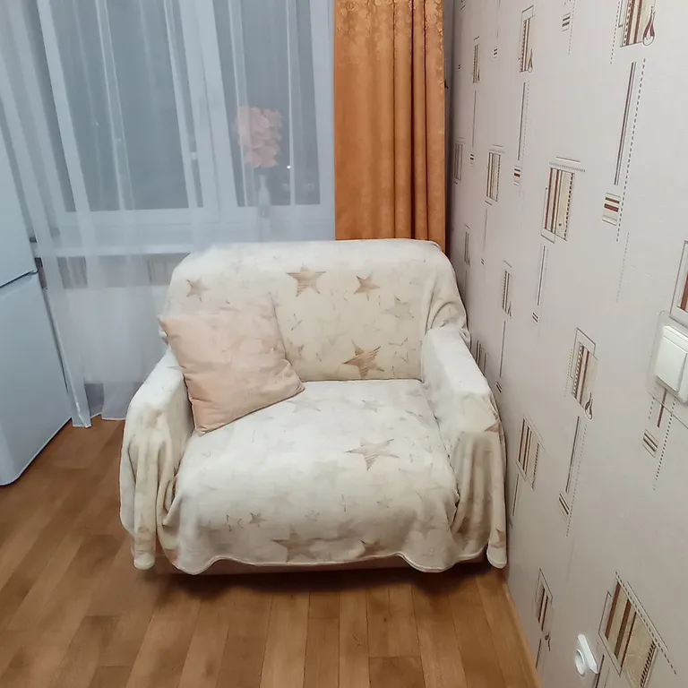 Уютная двухкомнатная квартира у Невы, рядом метро, недалеко  центр