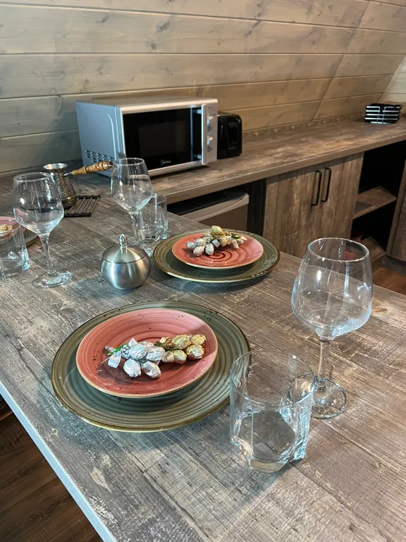 Треугольный дом у реки River House