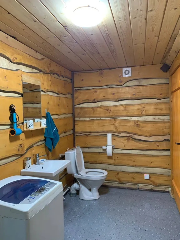 Дом на Алтае рядом с горами и рекой Бия