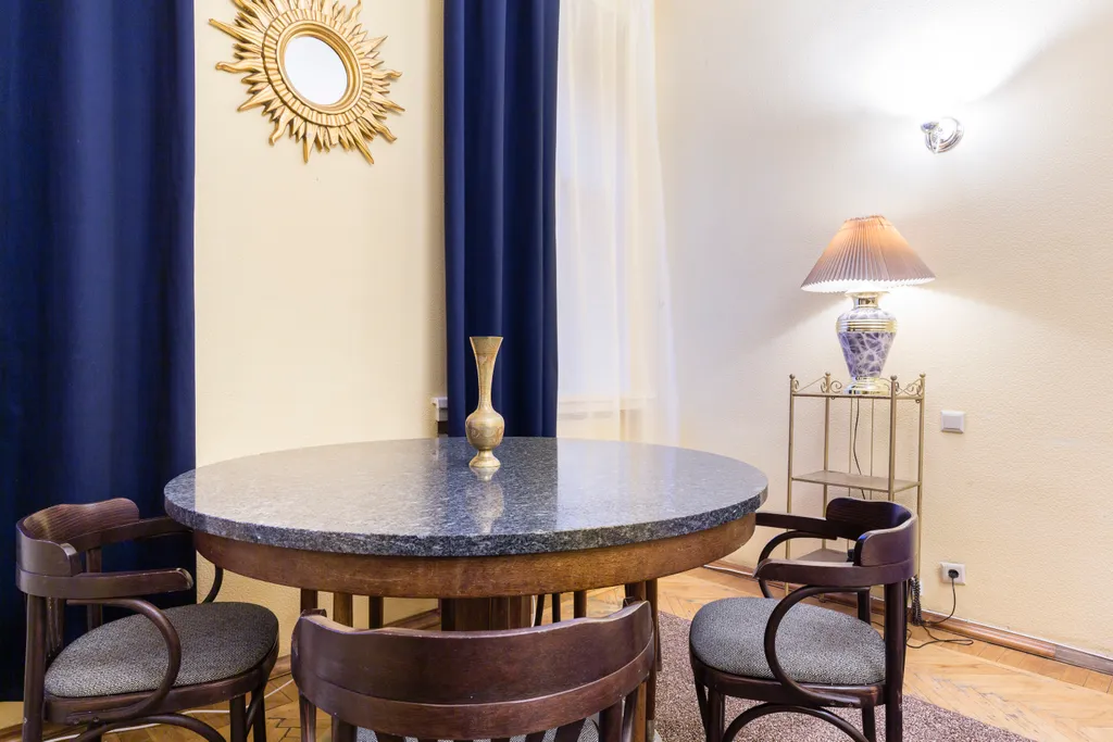 Ryss' 3BR Apt on Nevsky