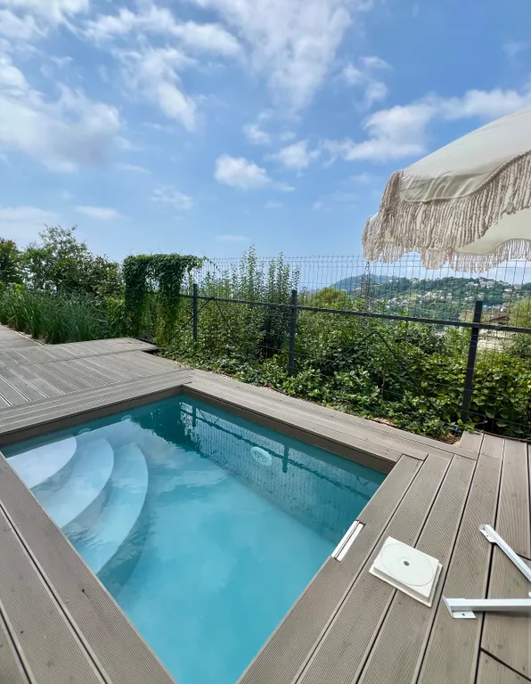 Новый стильный дом с видом на море