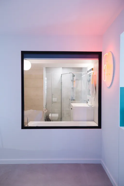 Апартамент с панорамной ванной рядом с морем