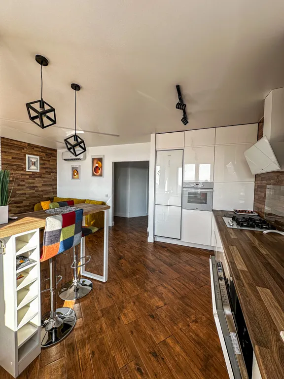 Geometry - просторная квартира с панорамным видом на реку в центре