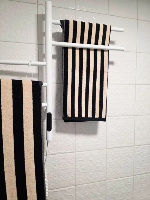 Новые апартаменты с высокими окнами на пешеходной улице