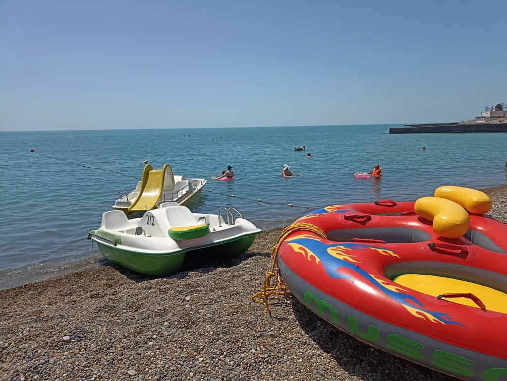 Квартира в Сочи с балконом, ровное место, вид на море, центр Хосты