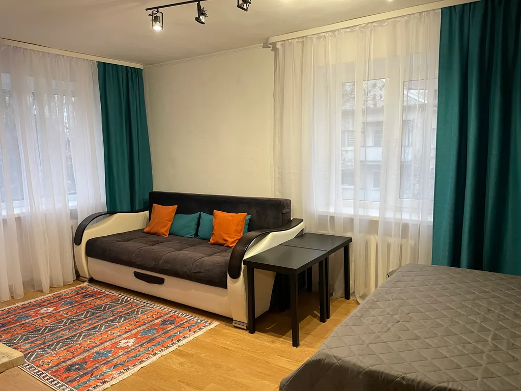 Аквамариновый вечер в центре города