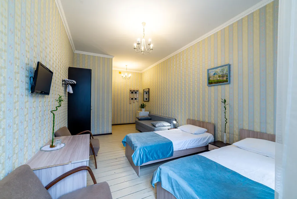 Квартира Квартира Эконом с 2 кроватями и диваном, с общей душевой комнатой — Санкт-Петербург