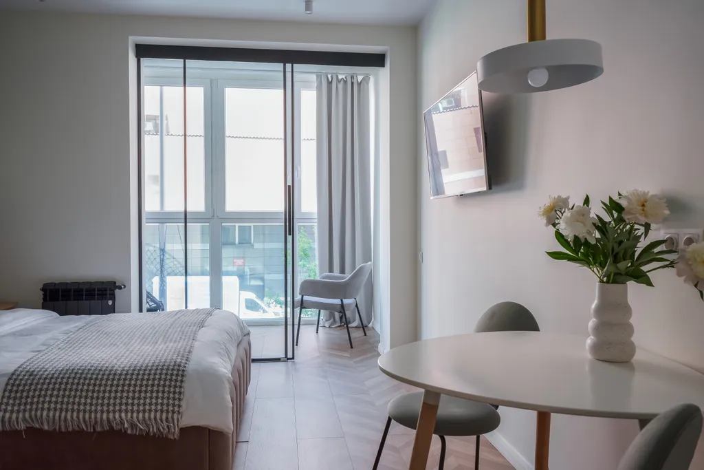 Квартира Квартира Стильная студия Оливковая с балконом и качелью — Калининград