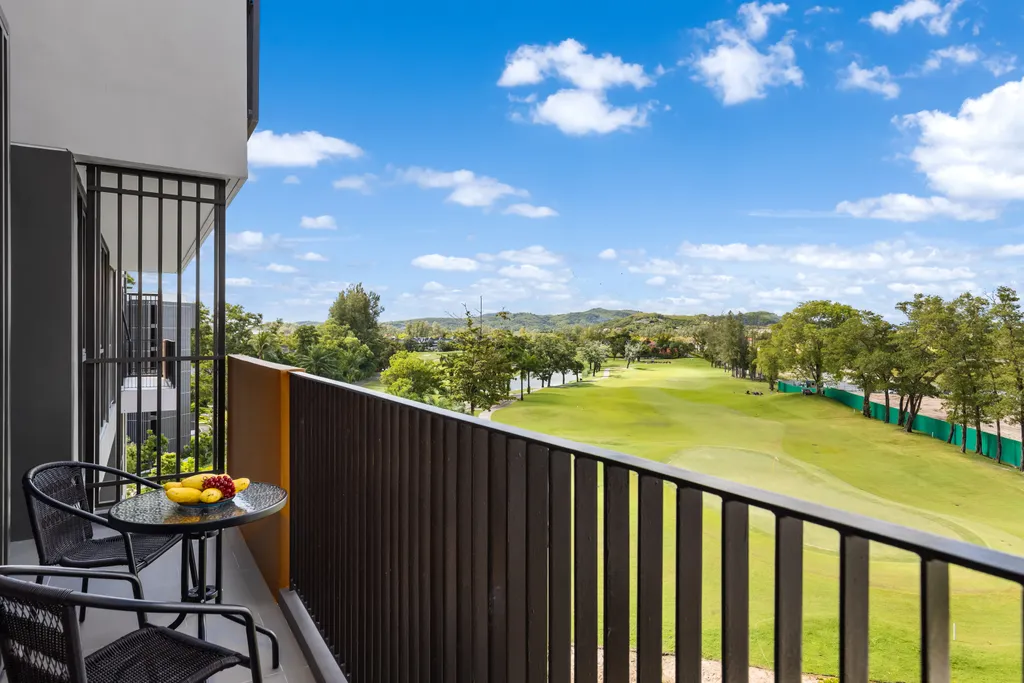 Новые дизайнерские апартаменты Skypark в Laguna Phuke с видом на гольф