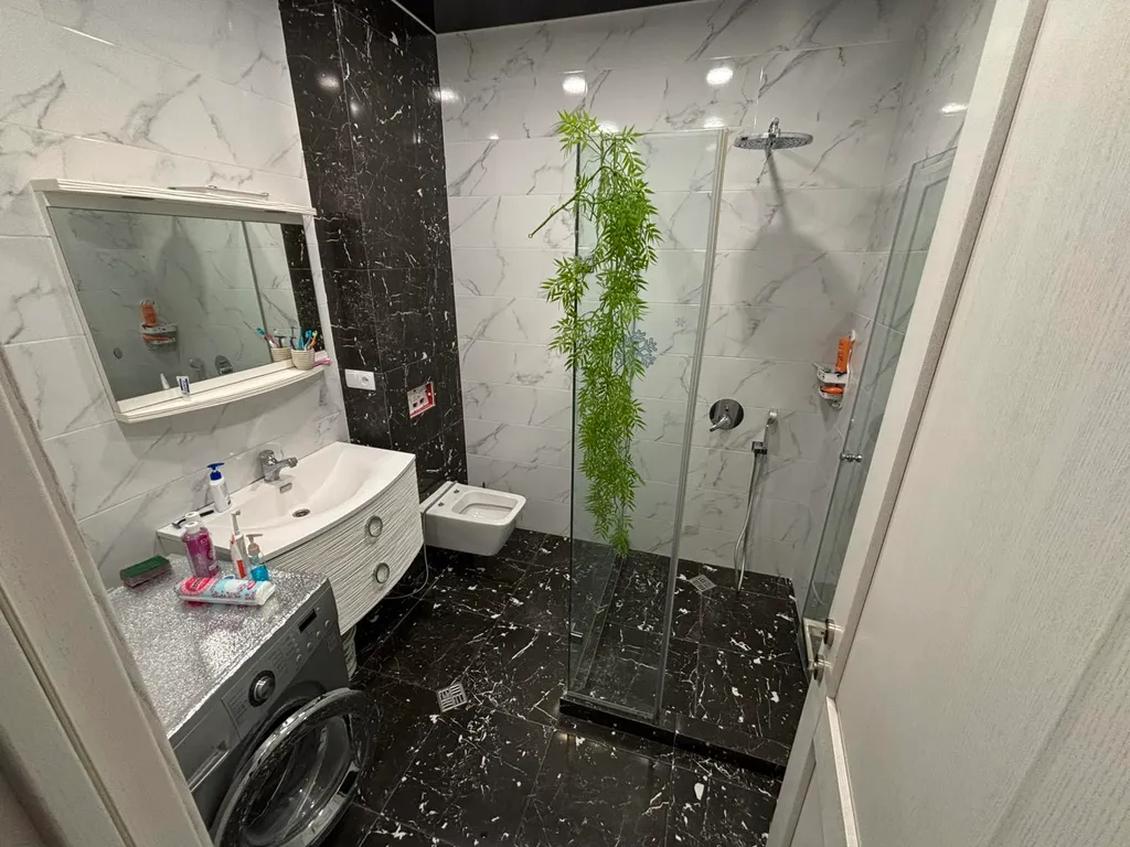 Комфортная квартира с балконом в центре Тбилиси