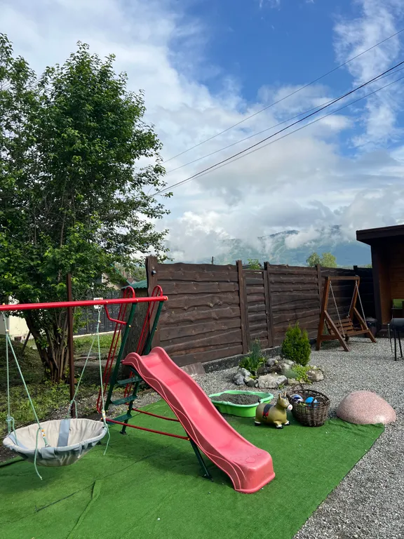 Дом благоустроенный с видом на гору