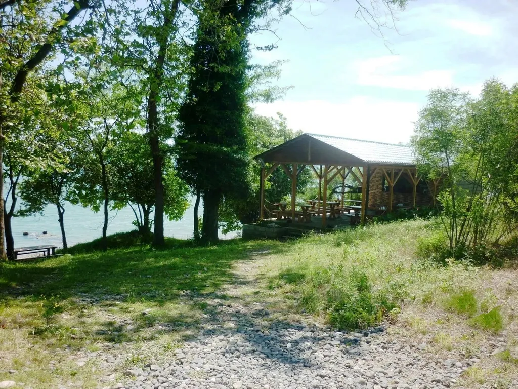 Уютная комната эконом класса с морем напротив