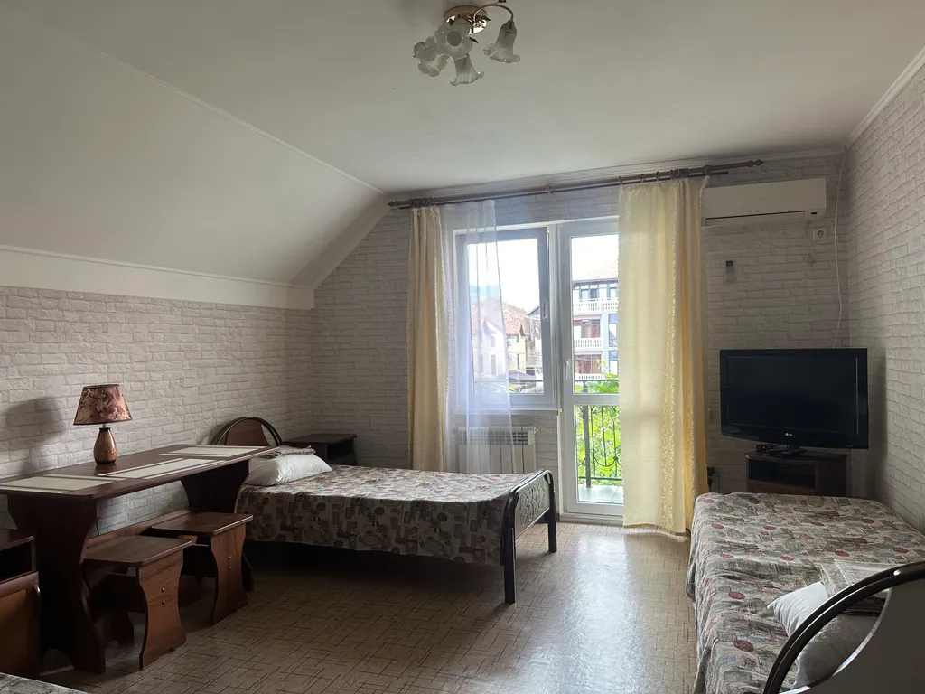 Квартира Квартира Трехместный номер 3 в частном доме Лужайка — Лазаревское